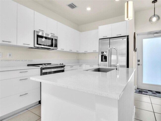 Primary Photo - 8001 NW 41st St