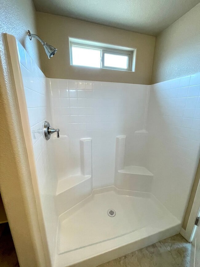 Building Photo - Built in 2024, 3 bedroom, 2 bathroom home located in Golden Valley, AZ