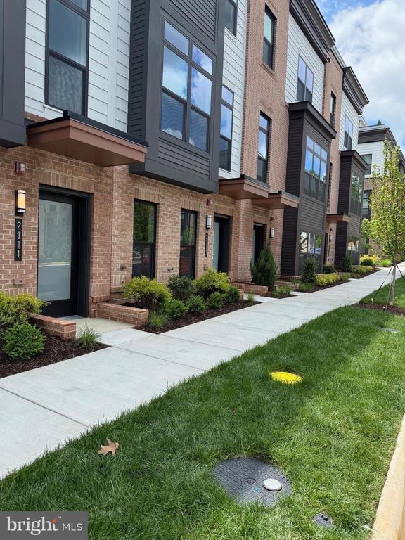 Primary Photo - 2113 Tysons Ridgeline Rd