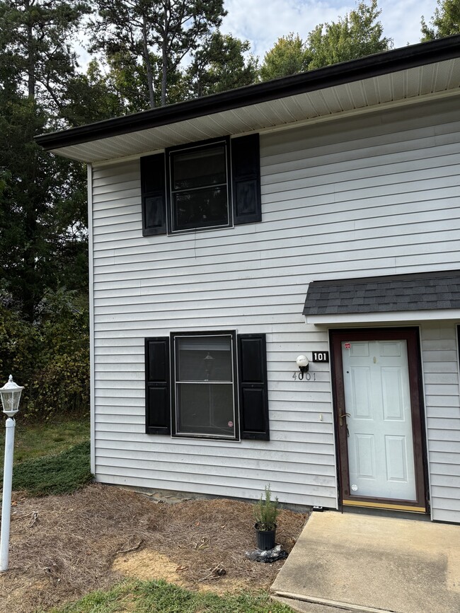 Primary Photo - 4001 S Bend Dr