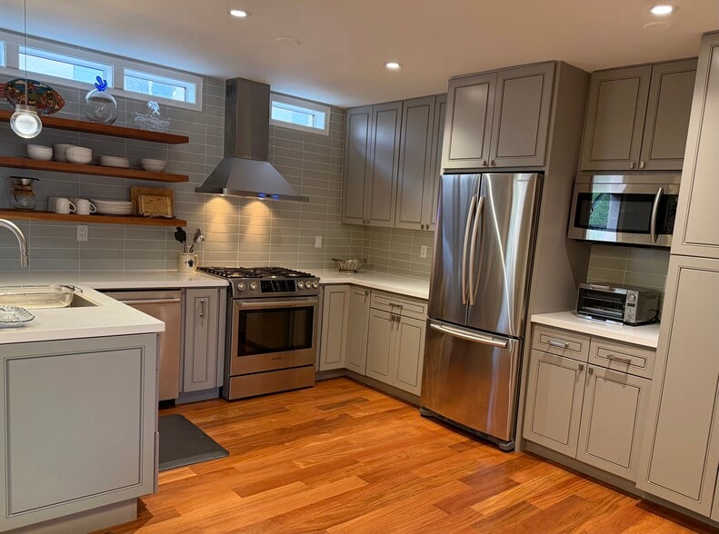 Kitchen - 615 Bishops Lodge Rd