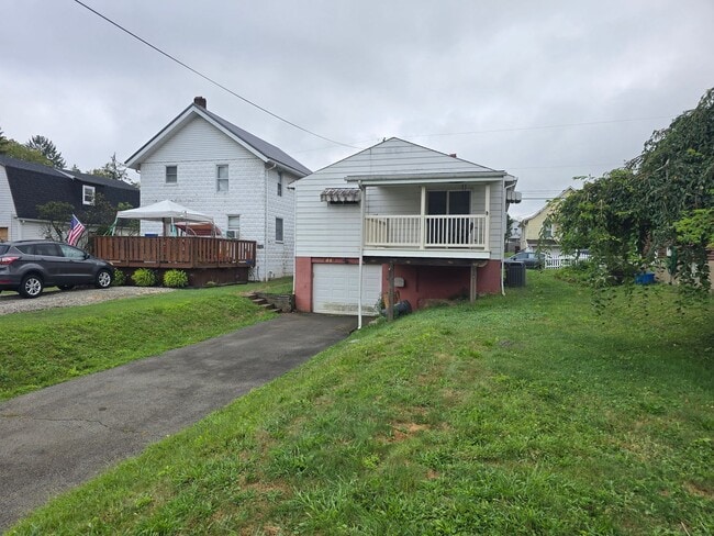 Building Photo - 3 Bedroom Home - Conveniently Located in N...