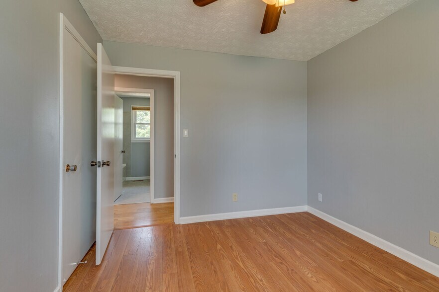 Building Photo - 323 Carter Rd