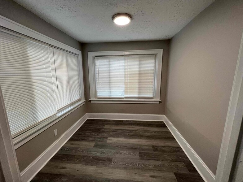 Building Photo - 924 Bloomfield Ave