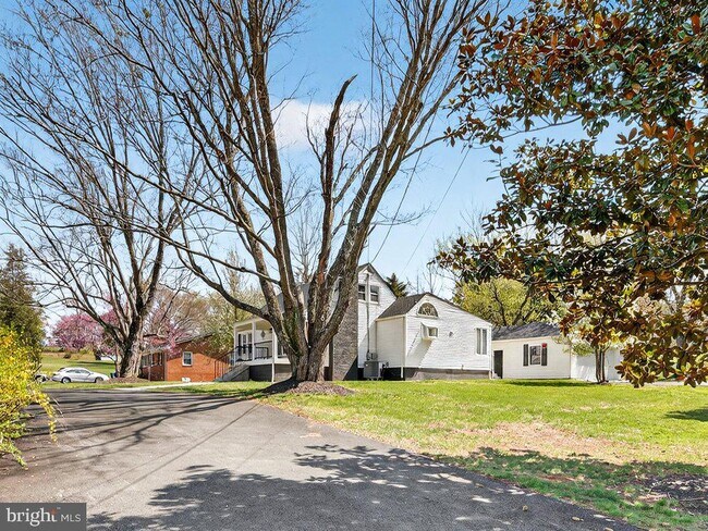 Building Photo - 9325 Brentsville Rd