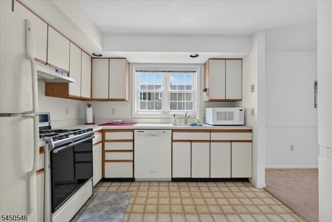Building Photo - 24B Heritage Dr