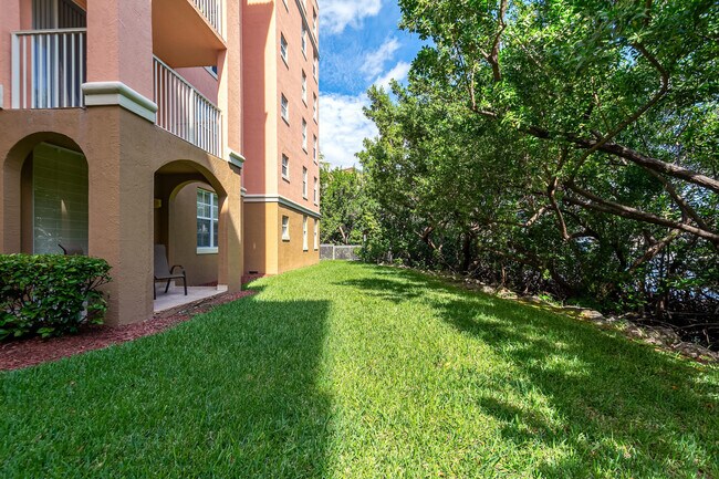 Building Photo - 19601 E Country Club Dr