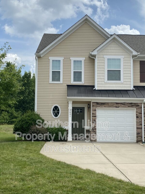 Primary Photo - 2601 Silverthorn Dr