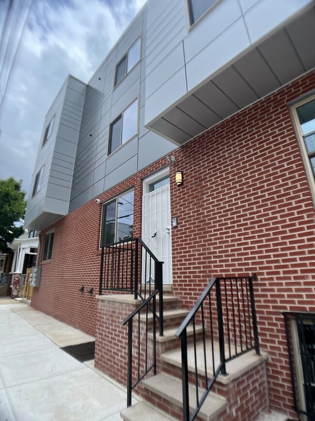 Building Photo - 3221 N 13th St