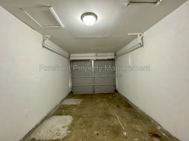Building Photo - 4331 Avenida Prima St