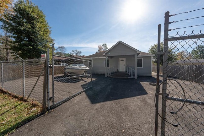 Building Photo - 9526 Nyssa St