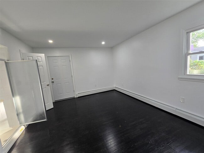 Building Photo - 1050 Karshick St