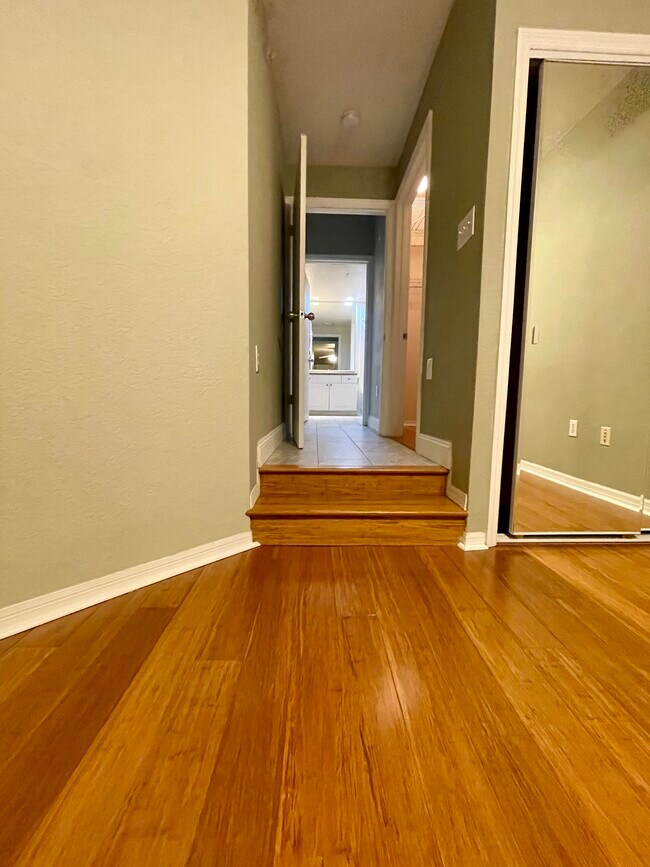 Building Photo - 402 S Armenia Ave