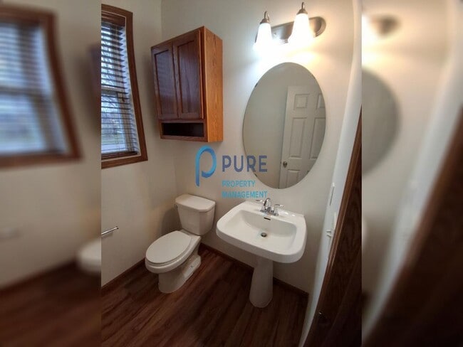 Building Photo - Warm and inviting Woodbury Townhouse! 3 br...