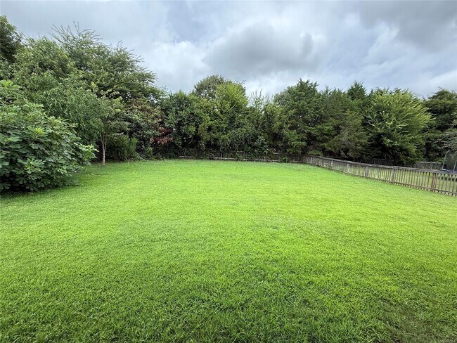 Building Photo - 9832 Helmsley Cir
