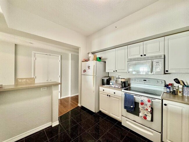 Building Photo - 410 S Armenia Ave