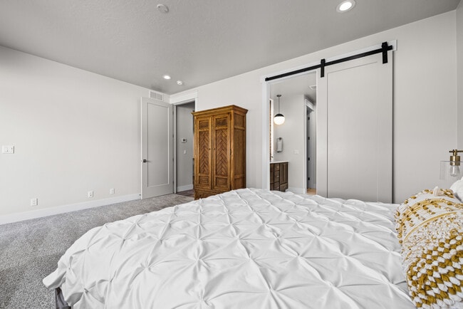 Building Photo - 3340 W Lassen Dr