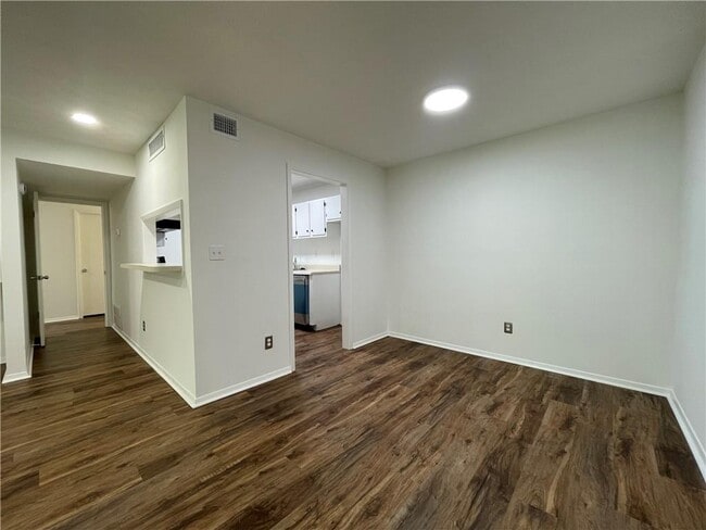 Building Photo - 1006 Dunbar Dr