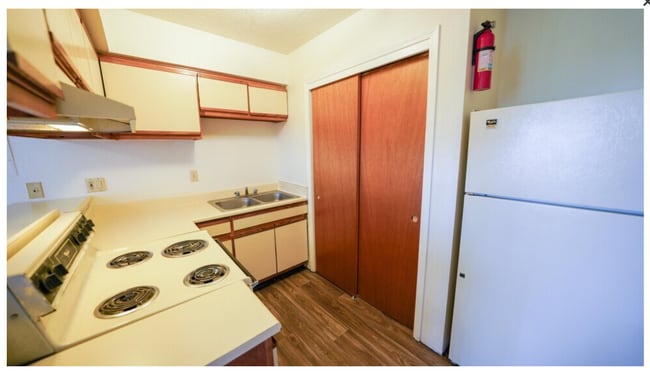 Building Photo - BRANDYWOOD PARK!!! FREE UTILITIES!! GREAT ...