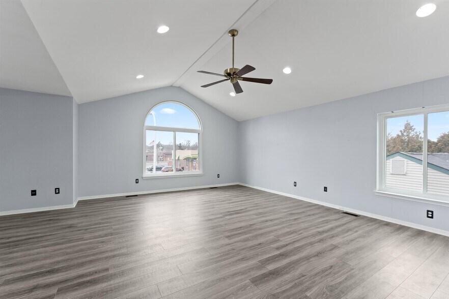 Building Photo - 512 W 12 Mile Rd