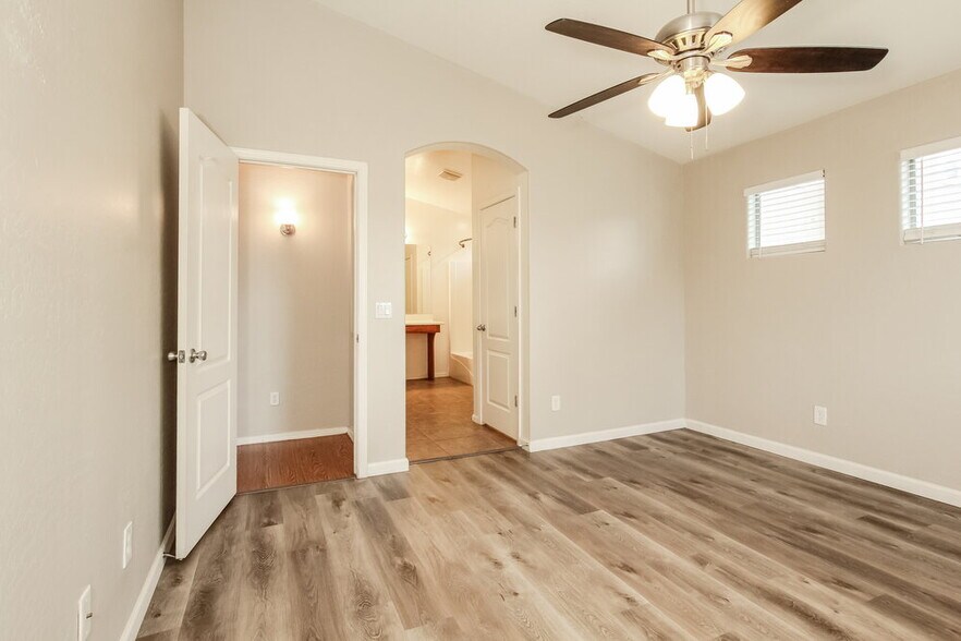 Building Photo - 25549 W Winslow Ave