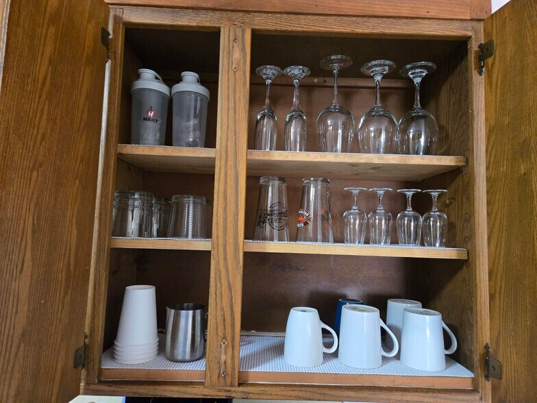 GLASSWARE AND STEMWARE - 1713 Anderson St