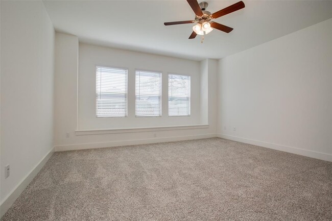 Building Photo - 620 Golden Glory Rd