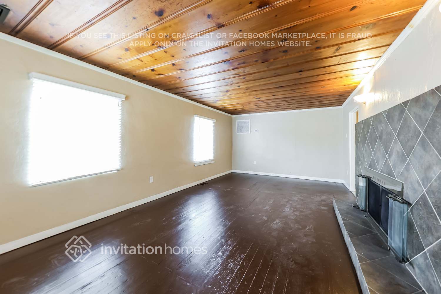 Building Photo - 806 E Amelia Ave