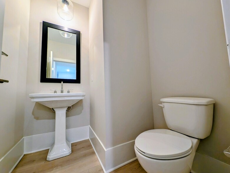 Building Photo - 3703 Jordan Dr