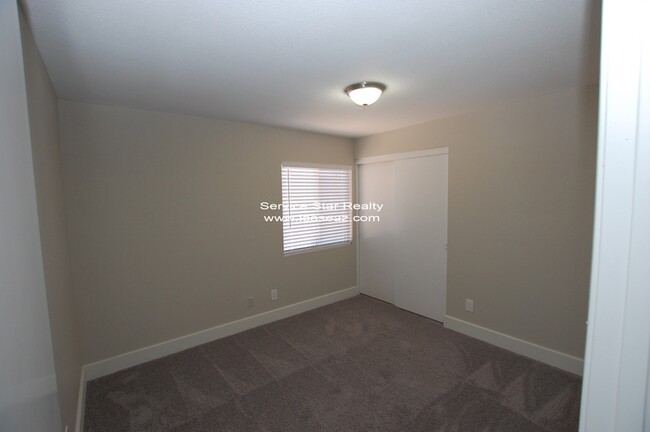Building Photo - 5220 E Tamblo Dr