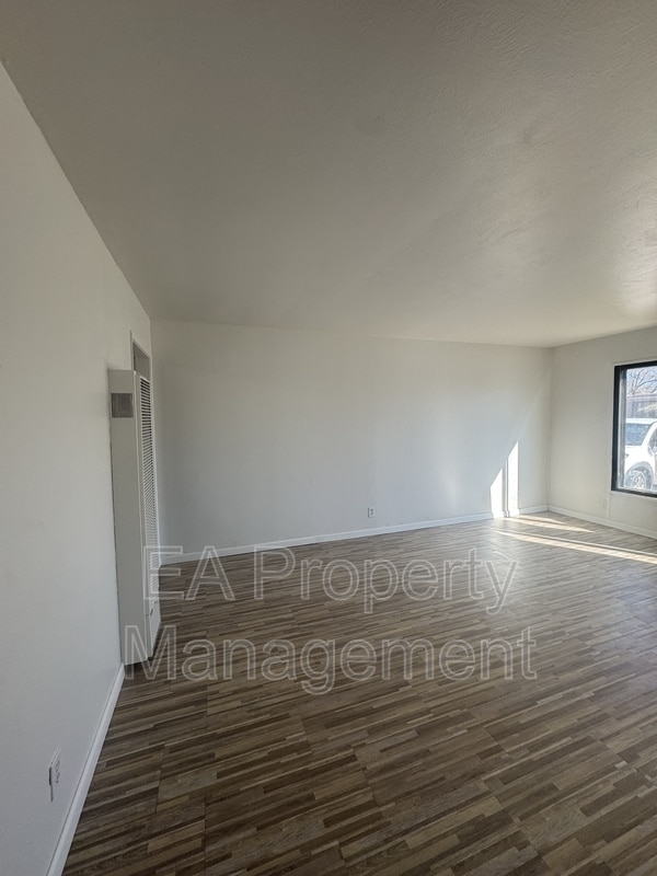 Building Photo - 10017 Los Arboles Ave NE