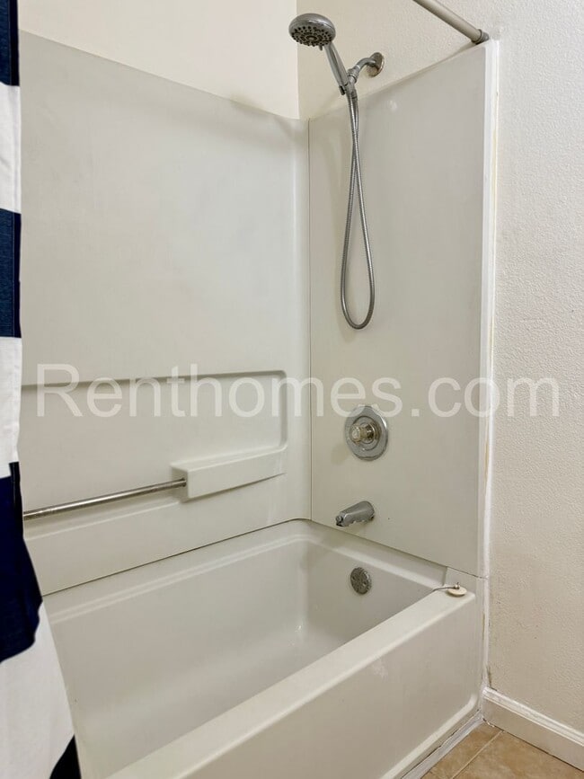 Building Photo - 7425 Charmant Dr