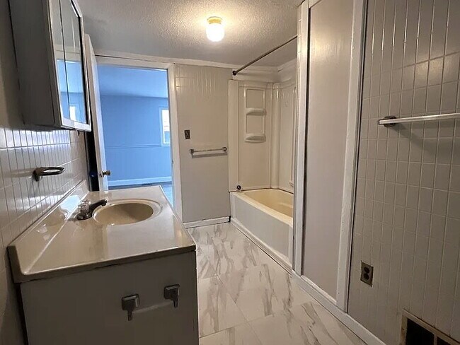 Building Photo - ELEGANT HOME