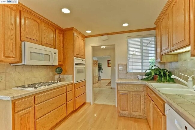 Building Photo - 4165 Sabio Ct