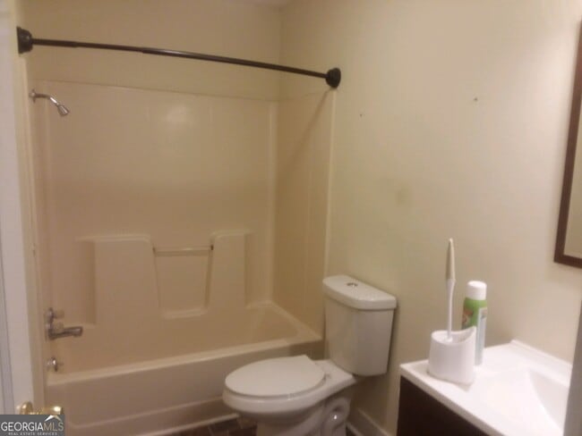 Building Photo - 101 Turner St