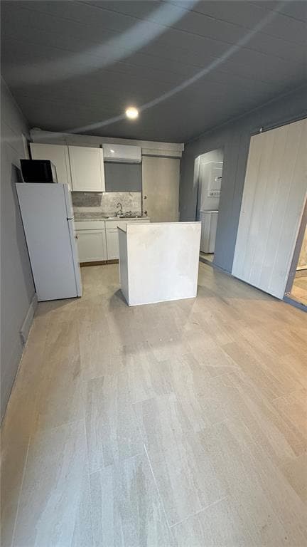 Building Photo - 1418 Queensway Rd