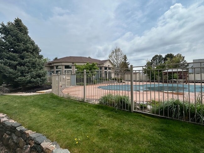 Building Photo - Great Littleton Condominium with Garage