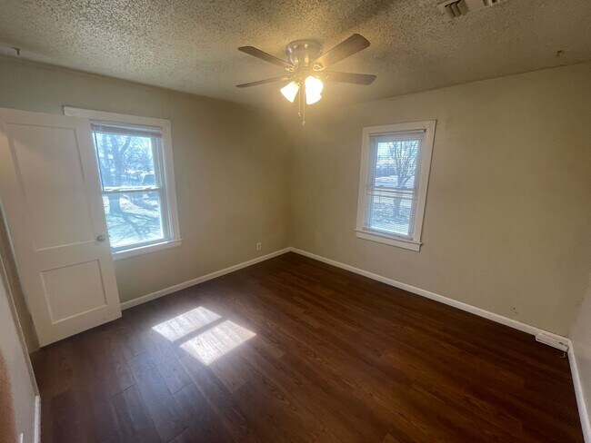 Building Photo - 3821 S Van Buren St
