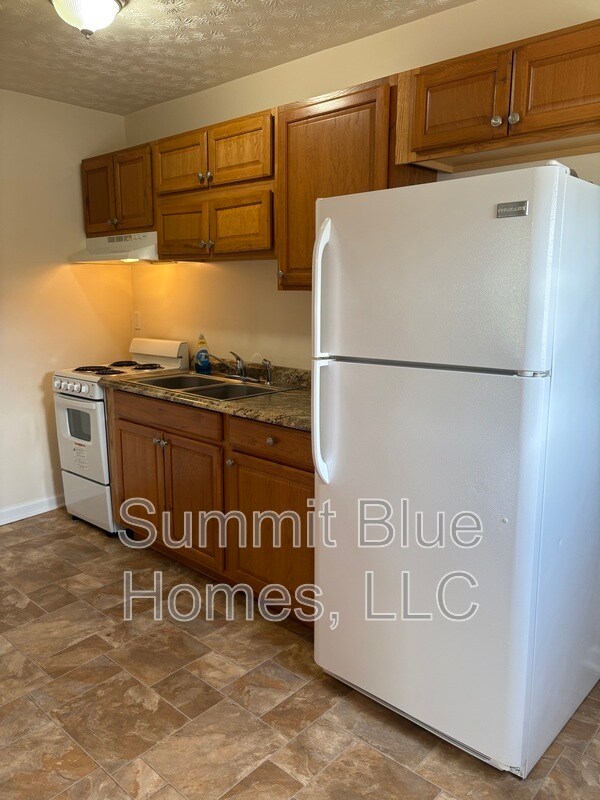 Primary Photo - 261 Monroe St