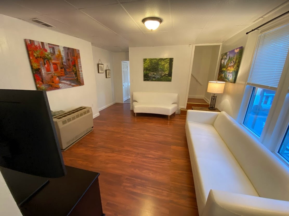 Building Photo - 46 Oak Ter