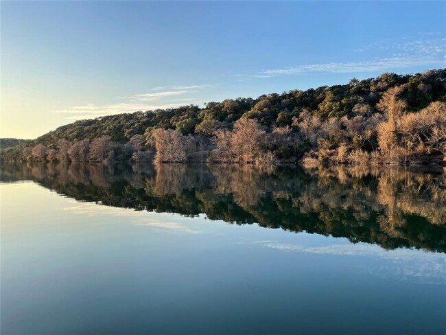 Building Photo - 705 Lisa Dr