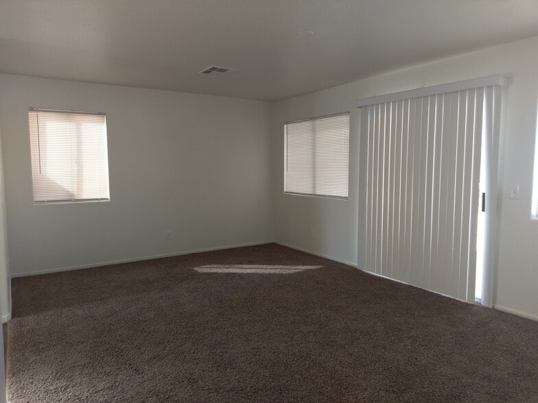 Building Photo - 2751 Purple Root Dr