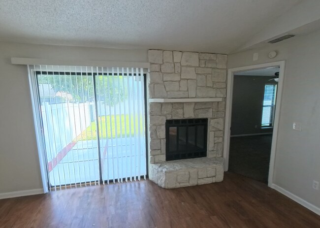 Building Photo - "Charming 3-Bedroom Retreat on Daisy Lane – Your Cozy Jacksonville Sanctuary!"