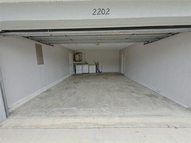 Building Photo - 2202 Godfrey Ave