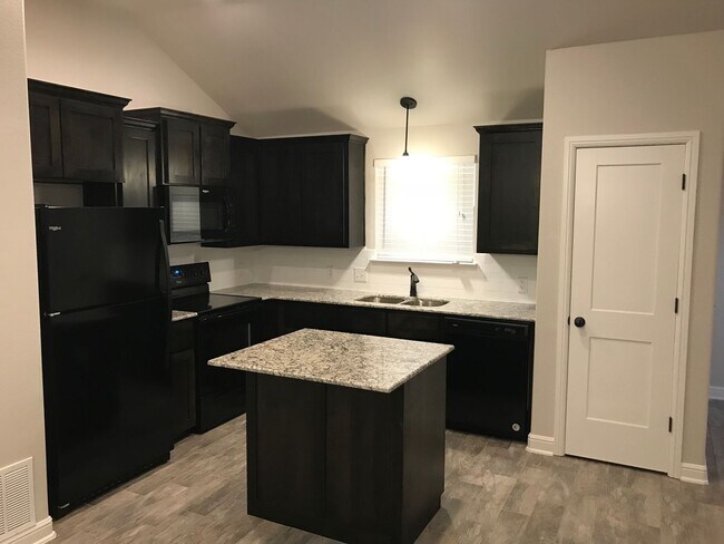 Building Photo - Charming 2 Bed / 2 Bath Duplex in Trimmier...