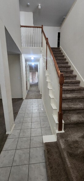 Building Photo - 5113 Raymond Dr