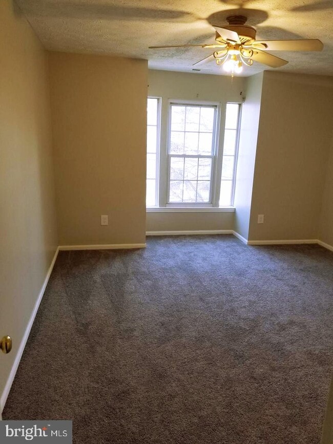 Building Photo - 902 Cedar Crest Ct