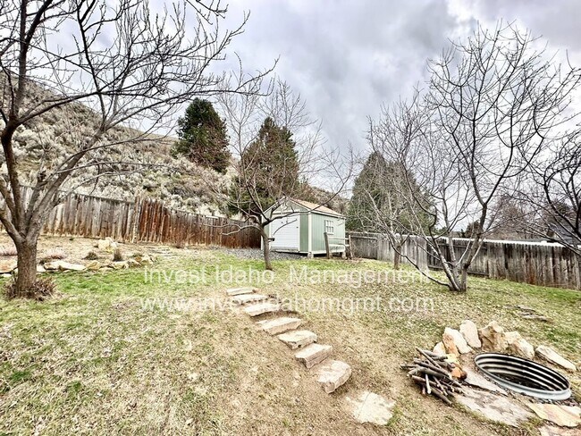 Building Photo - Enjoy the foothill views from your backyard!