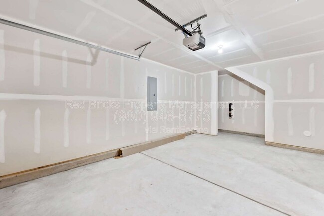 Building Photo - 5150 Hyrule Dr