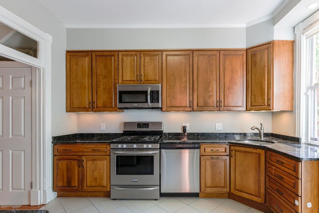 Building Photo - Classy Columbia Heights Row Home! 1/2 Off ...